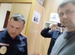 «Трусы есть лишние? Несите!»: депутата Михаила Абдалкина раздевают до трусов штрафами