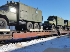 Состав военной техники вывели со станции под Самарой тремя тяжёлыми локомотивами