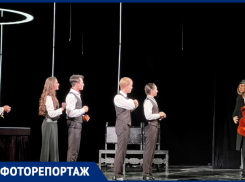 Инфернальная красавица в роли колоды карт: в Самаре представили необычную постановку комедии Гоголя «Игроки»