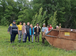 Самарские грибники собрали мусор в лесу под Чапаевском