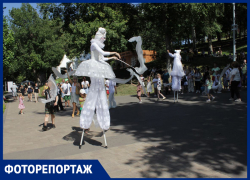 Burning man по-самарски: в Струковском саду прошёл фестиваль уличного искусства «Пластилиновый дождь»