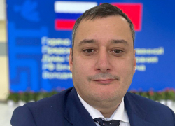 Александр Хинштейн раскритиковал мэра Пензы за слова о «некрополях» на зданиях школ