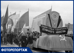 Голуби мира, ракеты и Кремль: как наши бабушки и дедушки встречали Первомай на площади Куйбышева