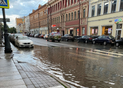 Ливнёвки не справляются: в старой Самаре затопило улицы после дождя