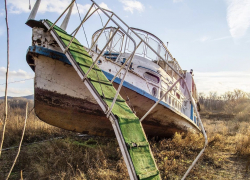 Диггеры нашли заброшенный корабль «Москвич» в протоках Самары