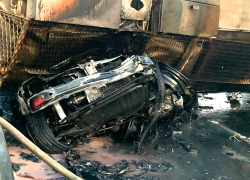 Сгорели заживо: под Самарой неуправляемый бензовоз перевернулся, раздавил два авто и вспыхнул факелом