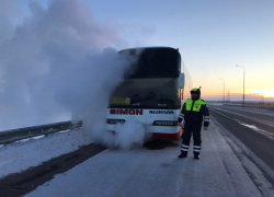 На трассе в Самарской области из автобуса эвакуировали 38 пассажиров, в том числе 7 детей
