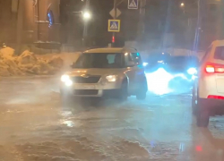 На улице Губанова коммунальная авария: мэрия просит срочно убрать машины