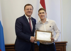 Дмитрий Азаров поздравил Эдуарда Латыпова с олимпийскими медалями