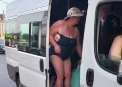 «Будем жить как в Анапе»: женщина прокатилась в купальнике в самарском общественном транспорте