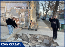 Вместо плитки яма с мусором: жители Самары жалуются на ужасное состояние тротуара в старом центре 
