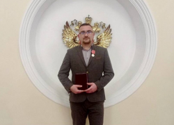 Врач из Самары Александр Шерстобитов получил медаль Луки Крымского за оказание помощи жителям ДНР