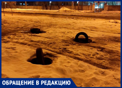 Напротив стадиона «Восход» в Самаре открытые канализационные люки не могут закрыть уже год