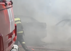 Две машины сгорели на проспекте Карла Маркса в Самаре