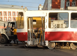Сход трамвайного вагона с рельсов спровоцировал транспортный коллапс в Самаре