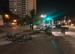 Пьяный водитель снёс уличный фонарь напротив Ладьи в Самаре