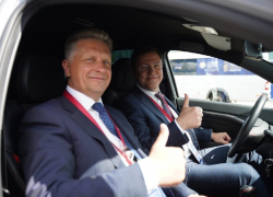 Самарский губернатор Азаров первым в России может сменить служебную Audi на Lada Vesta
