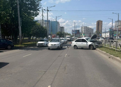 В Самаре «Гранта» спровоцировала ДТП, въехав в «Сузуки»
