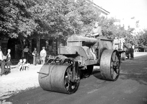 Асфальтирование улицы Некрасовской. Август 1945 г.jpeg
