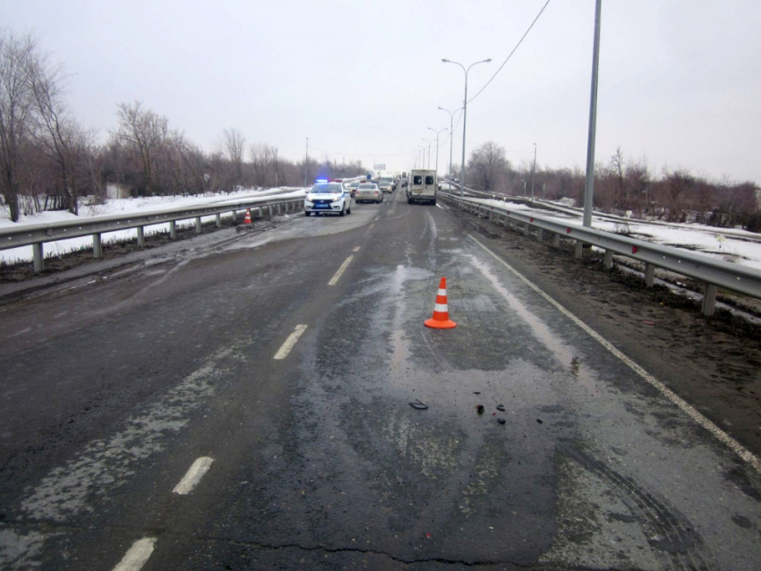 Под Самарой грузовик снёс автобус с пассажирами