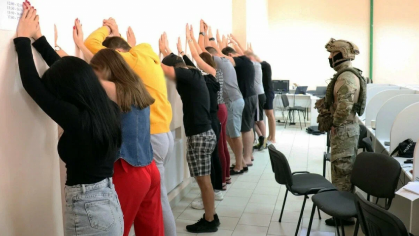 «Спросите, чей Крым»: в Самаре жителей пугают атакой беспилотников, а преподавателей звонками из ФСБ
