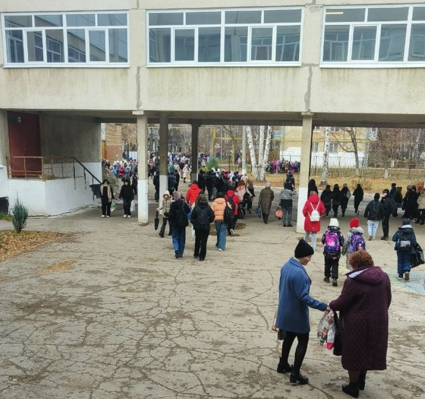 В Самаре началась массовая эвакуация школ и кибератака на местные телеграм-каналы