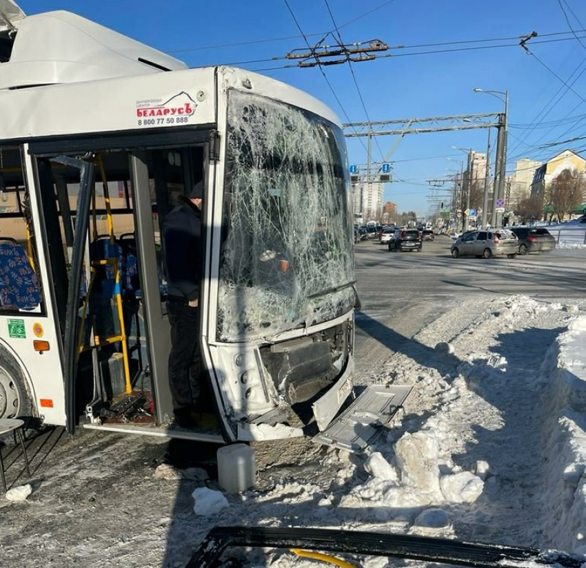 На Московском шоссе в Самаре столкнулись два пассажирских автобуса