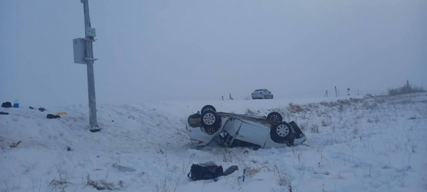 Под Самарой «Рено» опрокинулась в кювет: погиб 3-летний ребёнок