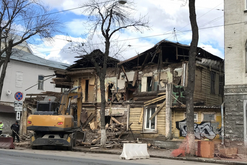 Активистам не удалось остановить снос аварийного дома на улице Фрунзе