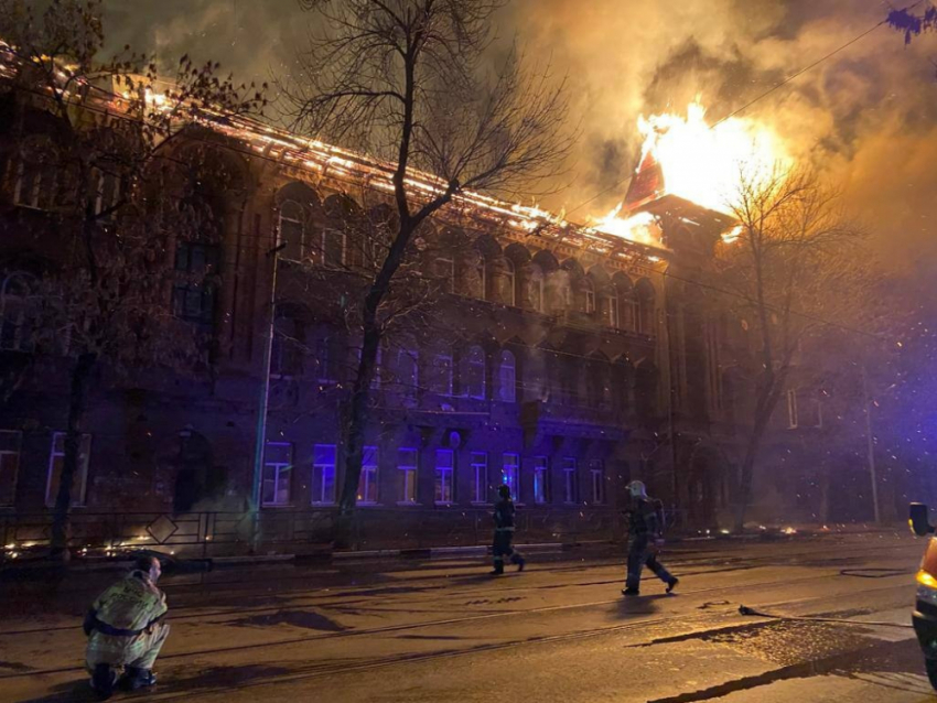 «Обрушили на дом 3 тысячи тонн воды»: вместе с МЧС «Блокнот» вспомнил крупнейшие пожары в Самарской области