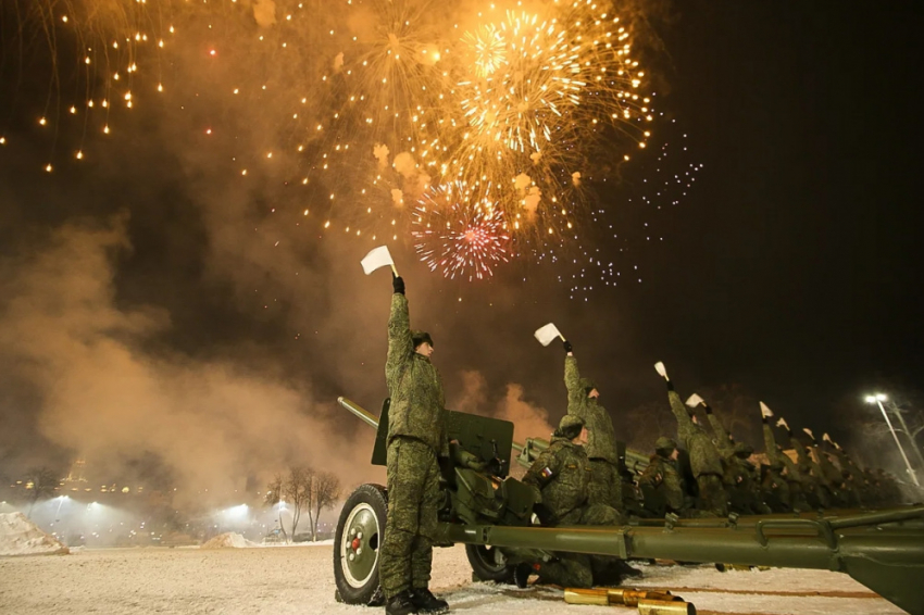 Самарцам, лишённым салюта на Новый Год, сполна компенсируют военные