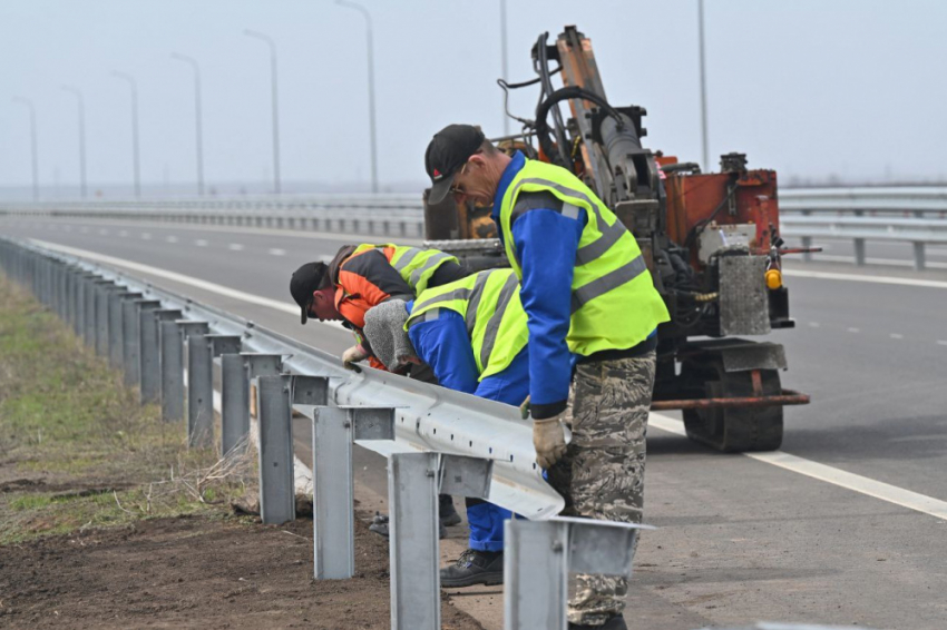 На дороге «Обход Тольятти» начали устанавливать барьерное ограждение