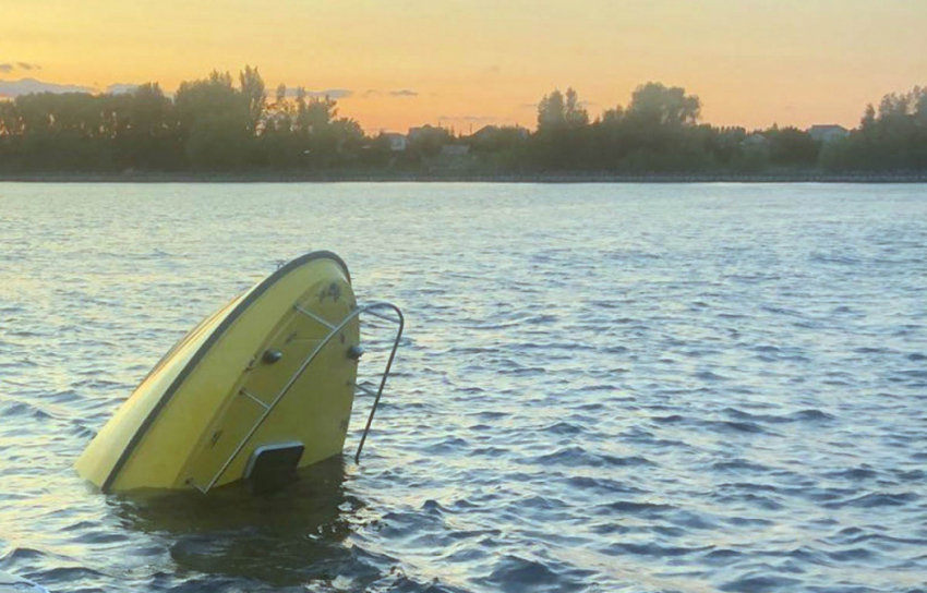На Волге в районе Тольятти затонул катер
