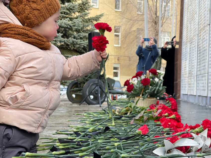 В Самарской области почтили память погибших в Макеевке