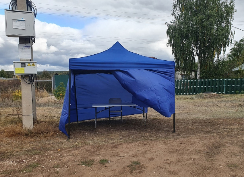 Тайна синей палатки раскрыта. В ней выбирали будущее России