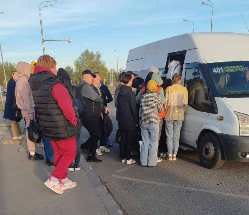 «Уехать можно только с конечной»: жители Волгаря и Южного города-2 пожаловались на транспорт