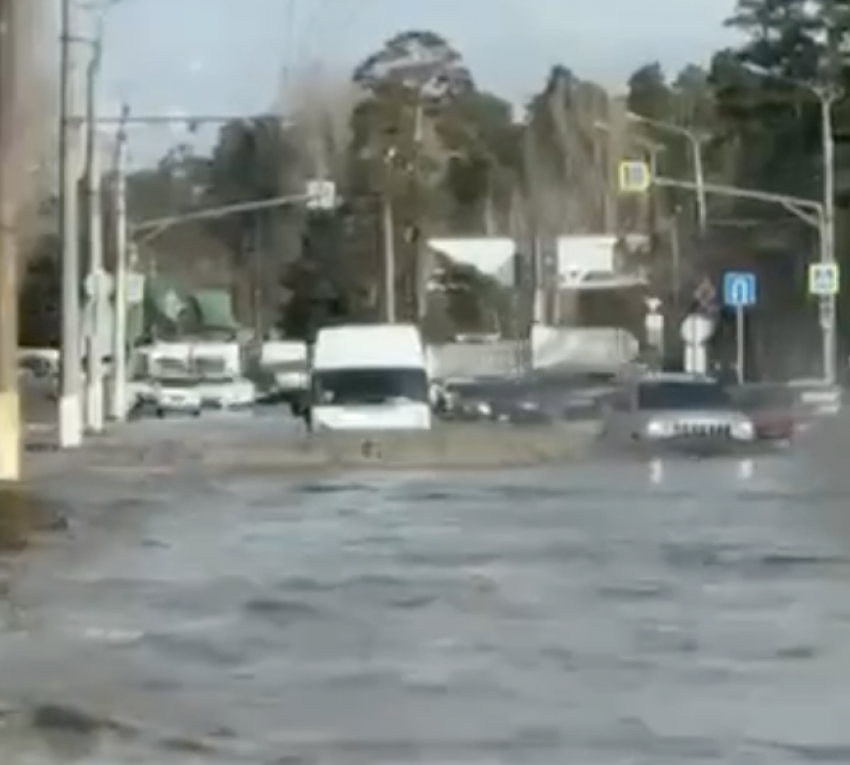 Тольятти потоп. Тольятти затопило. Самара наводнение. Тольятти 2004 наводнение.