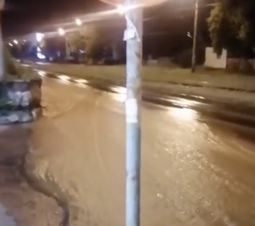 В Самаре затопило улицу Ново-Вокзальную