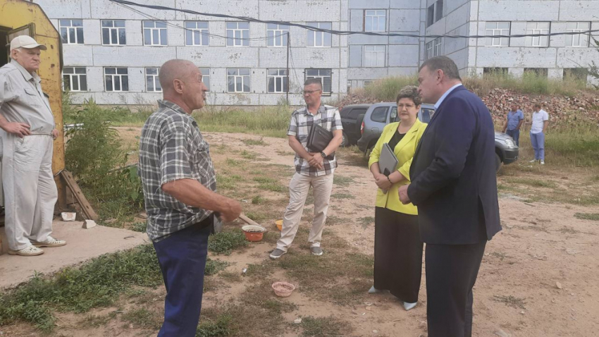 Мэр Сызрани Анатолий Лукиенко побывал на месте ЧП, где собаки напали на детей