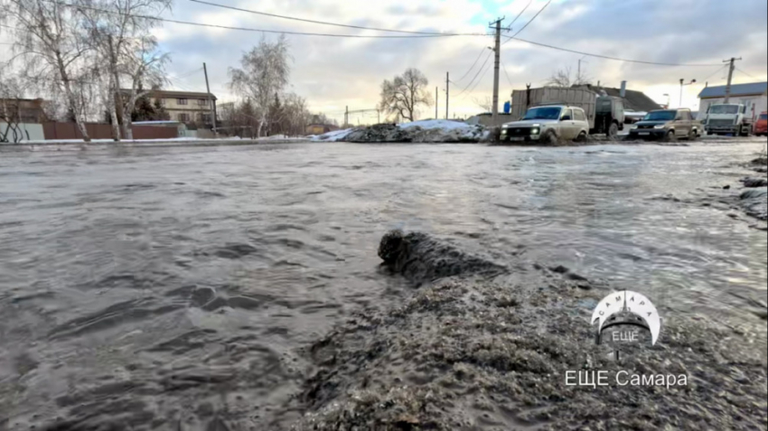 В Самаре опять затопило дороги в поселке Зубчаниновка