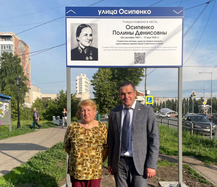 В Самаре депутат «Единой России» открыл мемориал Герою Советского Союза с фото другого человека
