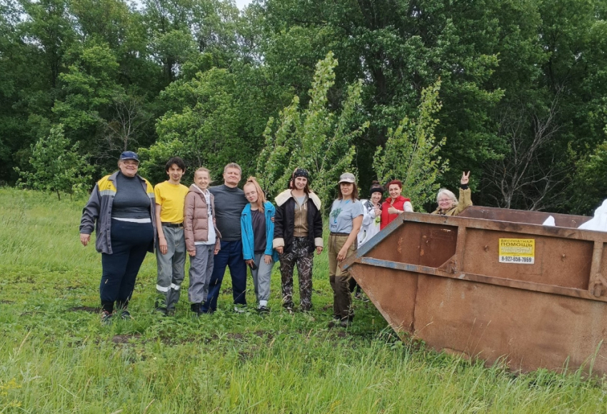 Самарские грибники собрали мусор в лесу под Чапаевском