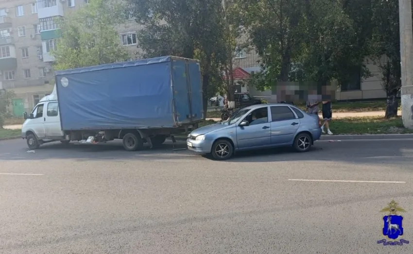 В Тольятти из-за столкновения «Lada Kalina» и «ГАЗели» пострадала 16-летняя девушка