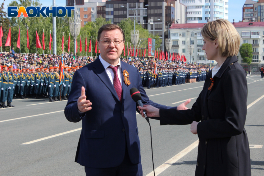 «Виновные будут наказаны»: Дмитрий Азаров пообещал разобраться с продавцами билетов на парад Победы