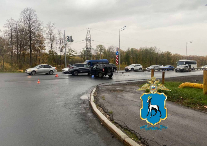 Три авто с прицепом: двое взрослых и ребёнок попали в больницу после ДТП в Красноглинском районе