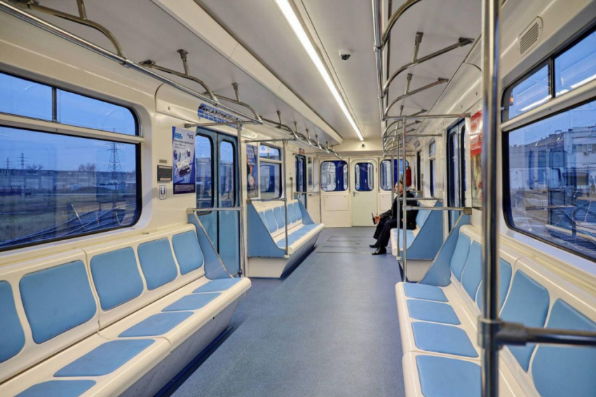 Четыре капитально отремонтированных вагона метро направили на линию