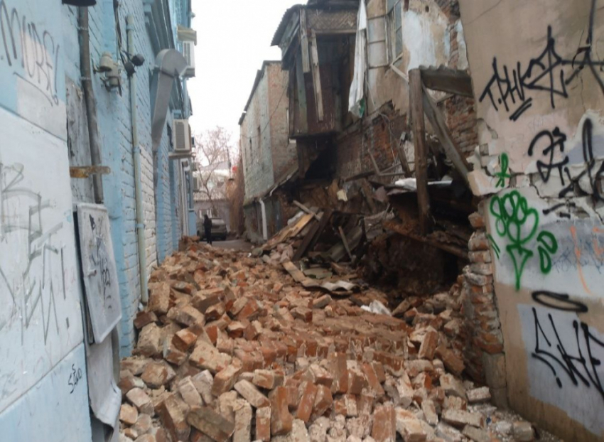 В Самаре рухнула стена жилого дома на улице Куйбышева