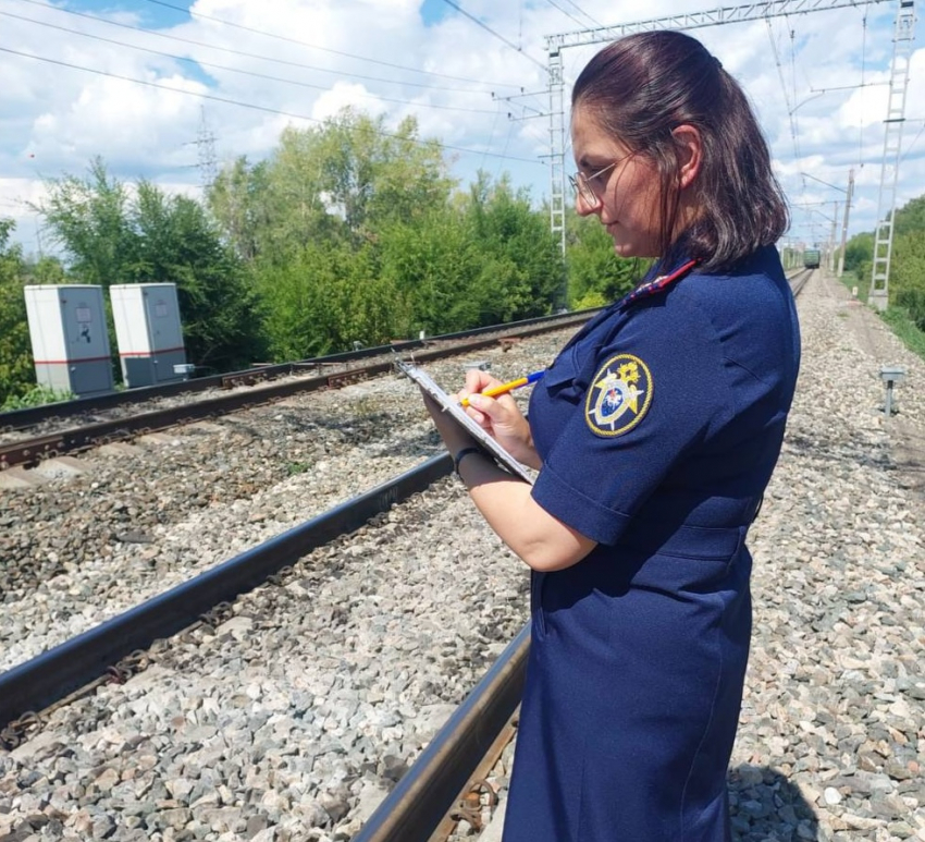 В Самаре мужчине поездом отрезало ноги