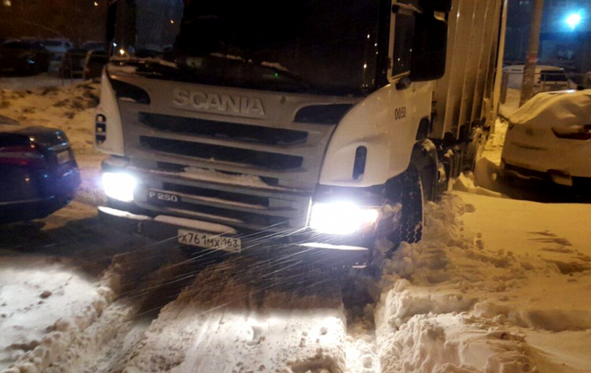 Самарские водители мусоровозов показали, в каких жёстких условиях они работают
