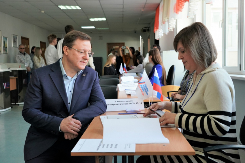Первые лица Самарской области проголосовали на выборах президента России